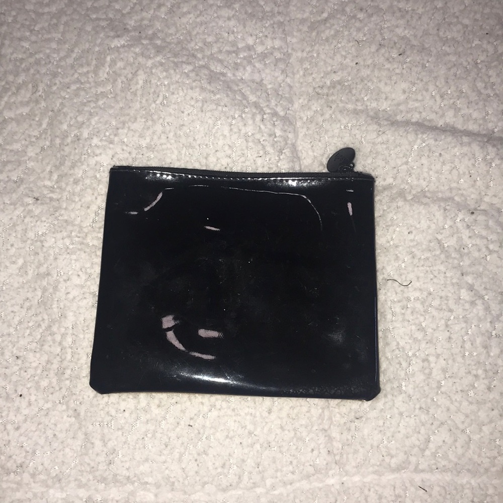 ❤️(5/$8) Metallic Makeup Bag - Picture 4 of 6